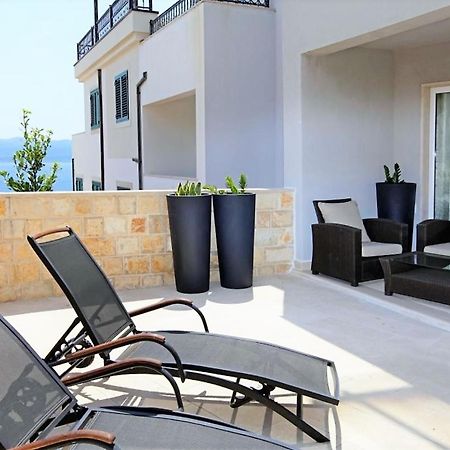 Apartment Bol A6 With Pool From 45 Eur Per Person Bagian luar foto