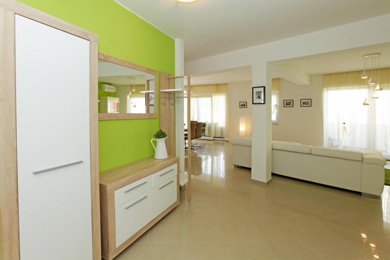 Apartment Bol A6 With Pool From 45 Eur Per Person Bagian luar foto