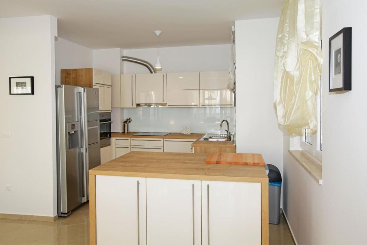 Apartment Bol A6 With Pool From 45 Eur Per Person Bagian luar foto