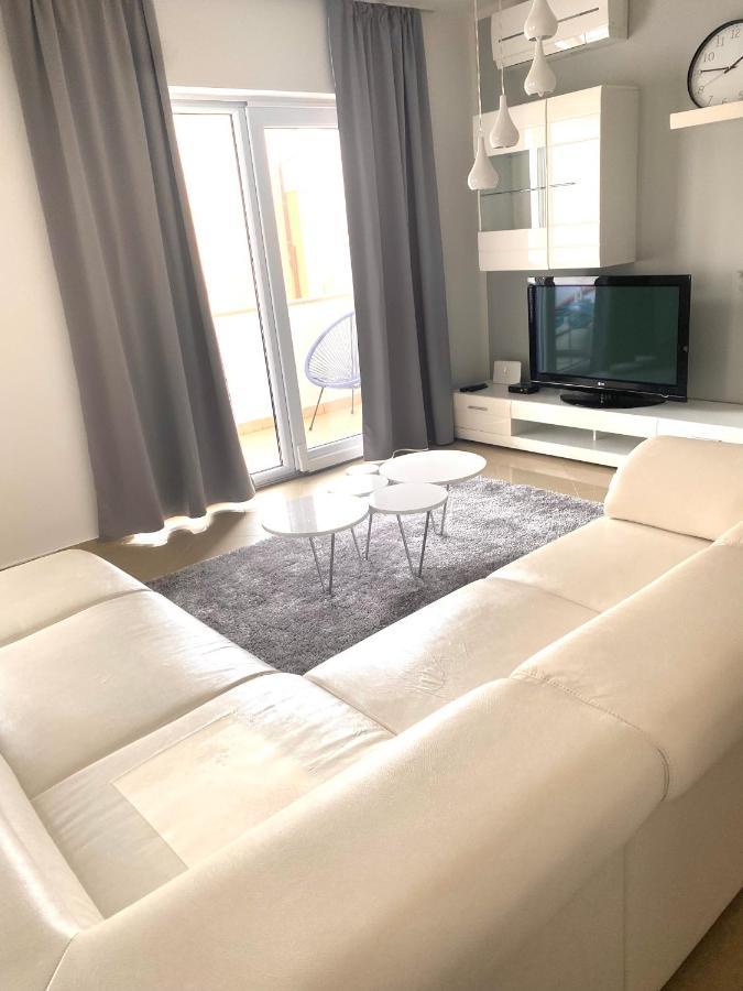 Apartment Bol A6 With Pool From 45 Eur Per Person Bagian luar foto
