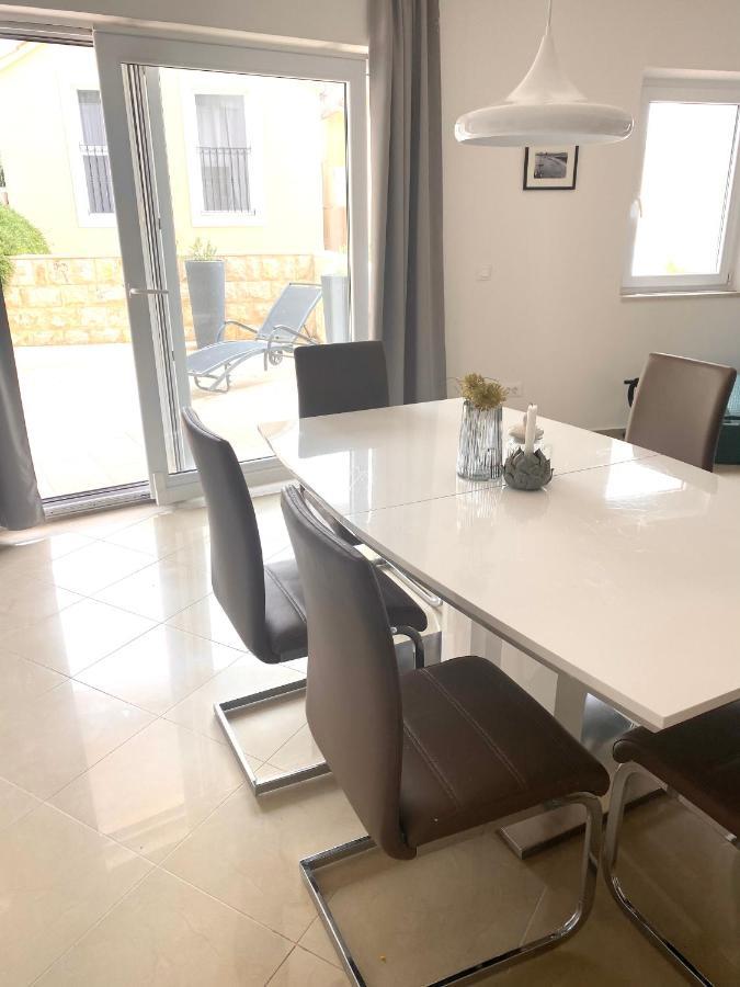 Apartment Bol A6 With Pool From 45 Eur Per Person Bagian luar foto